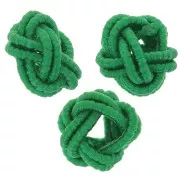 Perles et cabochons recouverts de fil