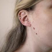 Clous d'oreilles barre forme T 10 mm effet torsadé - Gold filled (or laminé) x2