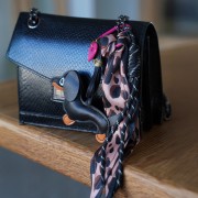 Attache paracorde pour porte clés et grigri de sac - 22 cm - Orange - Blanc x1