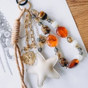 Perles cubes irréguliers 16x17 mm - Acrylique opaque - Marbré marron x10