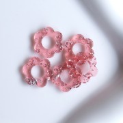 Pendentif fleur 14 mm en acrylique - Rose transparent - Paillettes argentées x1