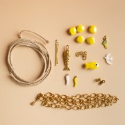 Mes bijoux DIY - Kit collier charms en acier inoxydable & cordon - Version Jaune