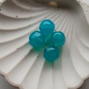 Perles rondes irrégulières 15 mm en résine translucide - Bleu Caraïbes x4