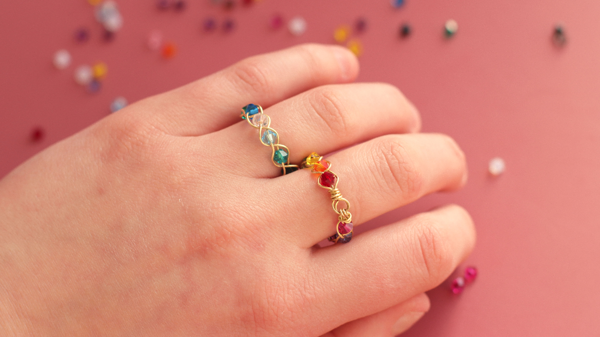 Schéma DIY Bague débutant tressage toupies Swarovski arc-en-ciel Schéma DIY Bague débutant tressage toupies Swarovski arc-en-ciel