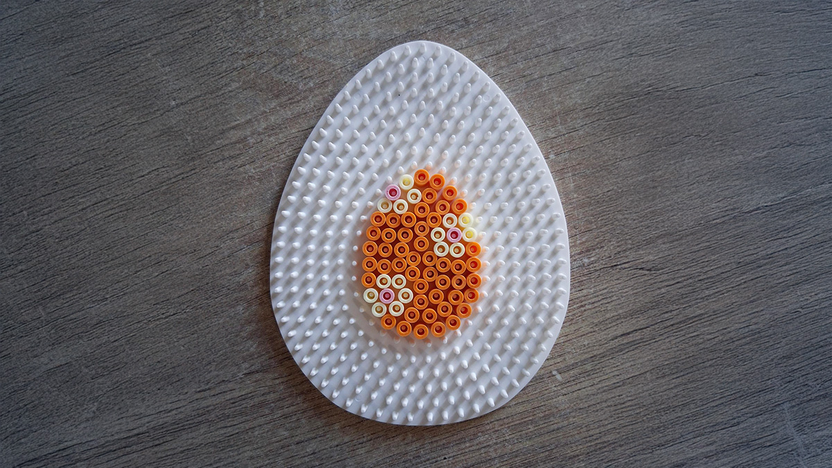 DIY Pâques : créez une déco en perles Hama : Etape 7 DIY Pâques : créez une déco en perles Hama : Etape 7