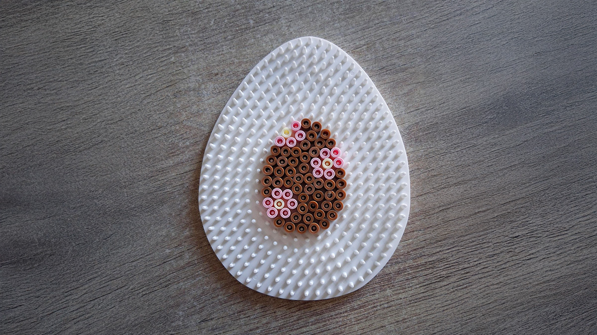 DIY Pâques : créez une déco en perles Hama : Etape 8 DIY Pâques : créez une déco en perles Hama : Etape 8