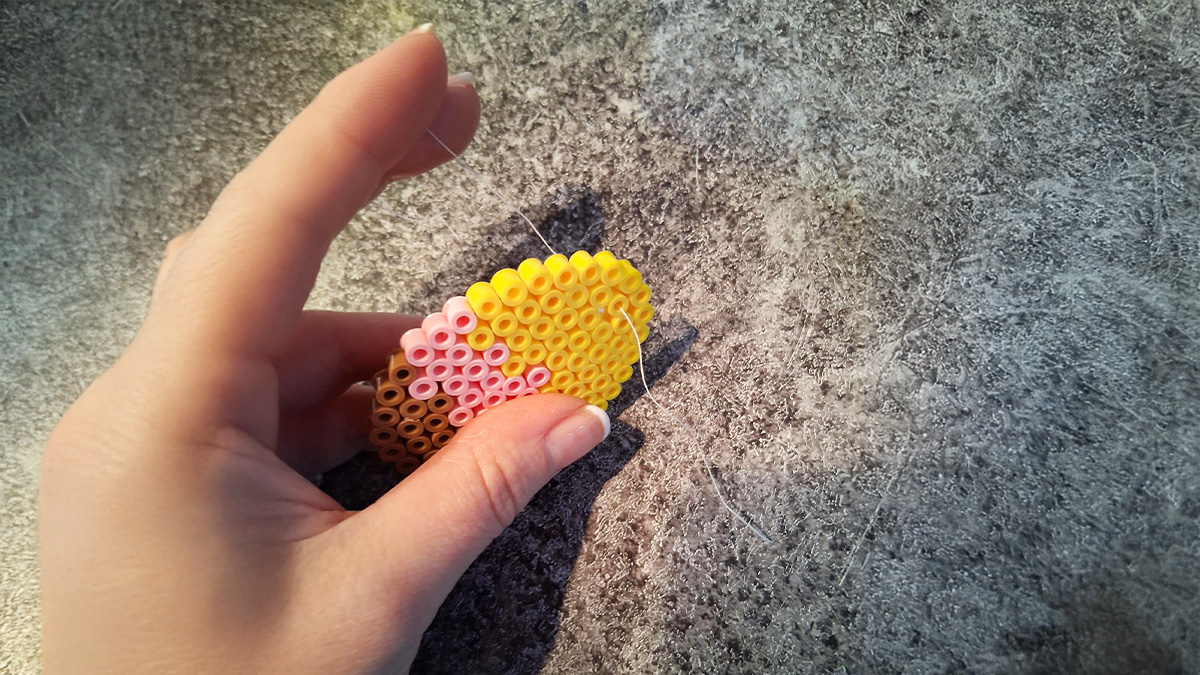 DIY Pâques : créez une déco en perles Hama : Etape 10 DIY Pâques : créez une déco en perles Hama : Etape 10