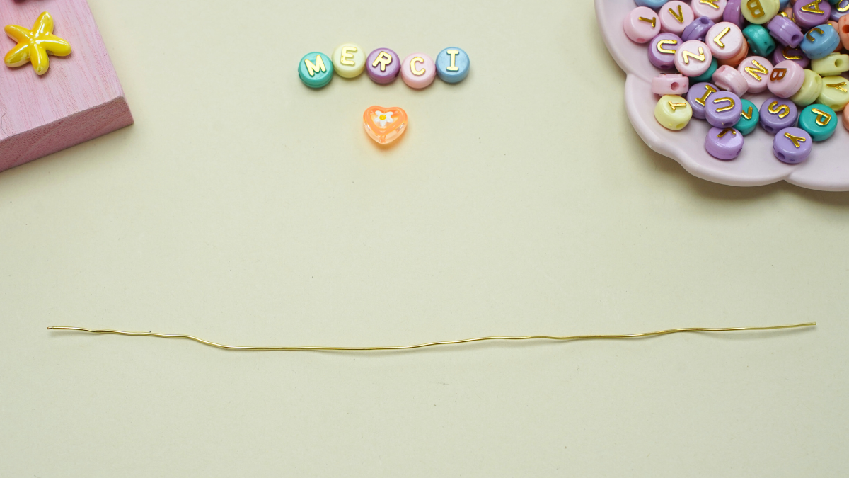 Porte-clé personnalisé prénom avec des perles lettres : Etape 1 Porte-clé personnalisé prénom avec des perles lettres : Etape 1