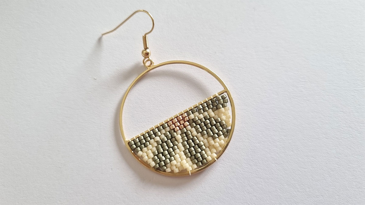 Boucles d'oreilles demi fleur en tissage : Etape 11 Boucles d'oreilles demi fleur en tissage : Etape 11