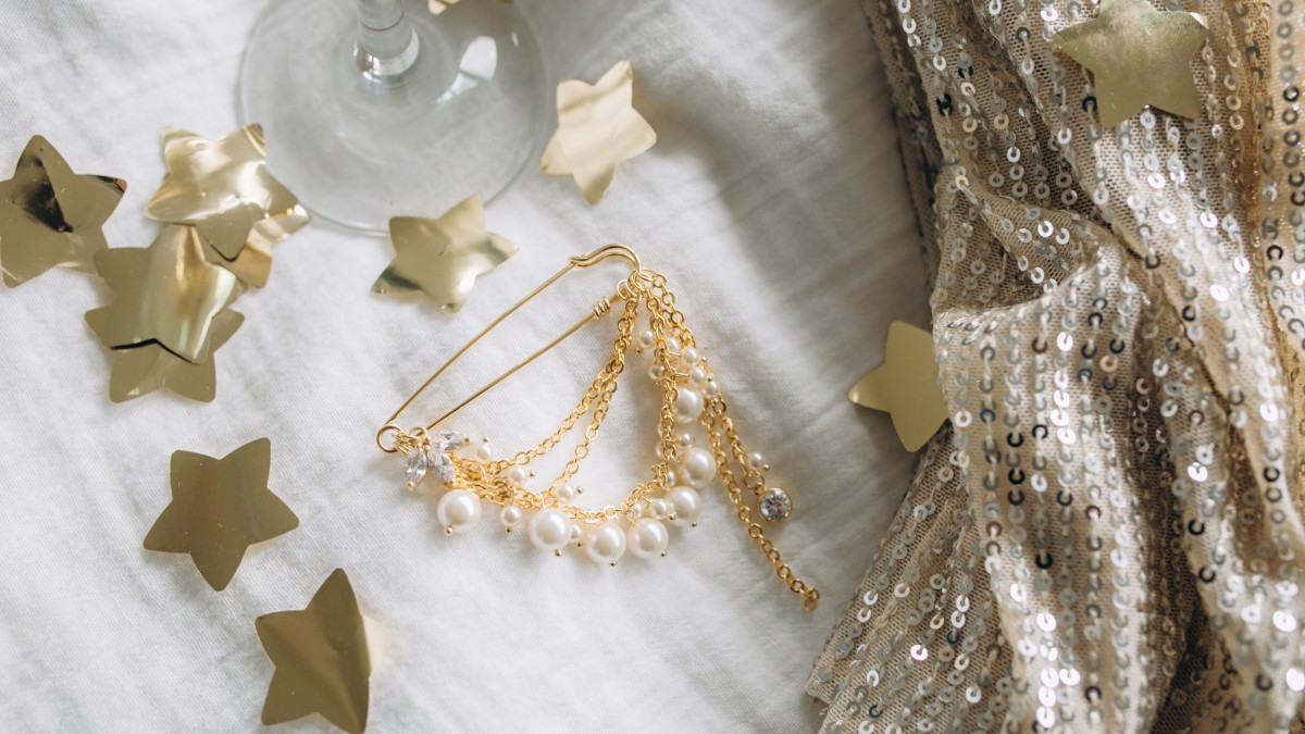 Schéma Broche à franges dorées et perles nacrées Schéma Broche à franges dorées et perles nacrées