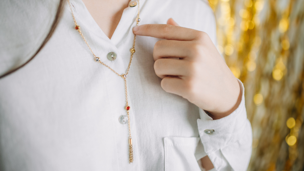 Schéma Collier cascade zircons et pompon en acier inoxydable Schéma Collier cascade zircons et pompon en acier inoxydable