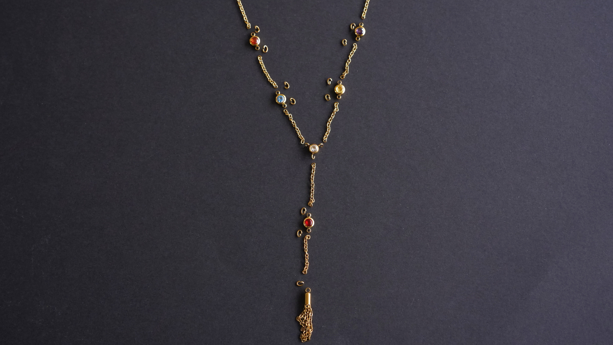 Collier cascade zircons et pompon en acier inoxydable : Etape 3 Collier cascade zircons et pompon en acier inoxydable : Etape 3