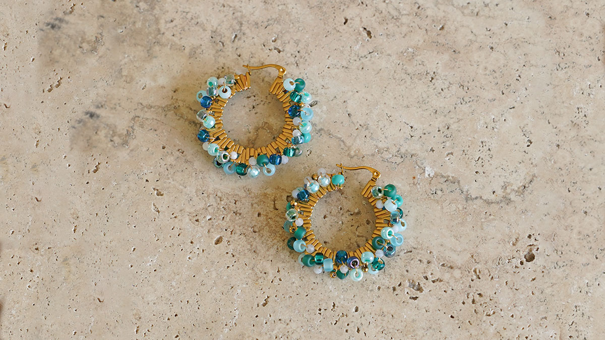 Créoles en perles de rocailles et pierres naturelles Créoles en perles de rocailles et pierres naturelles