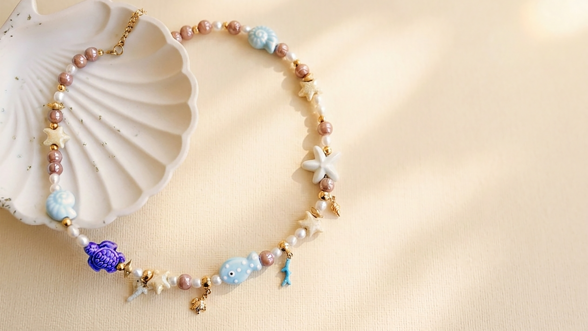 Schéma Collier avec perles céramiques et perles d'eau douce Schéma Collier avec perles céramiques et perles d'eau douce