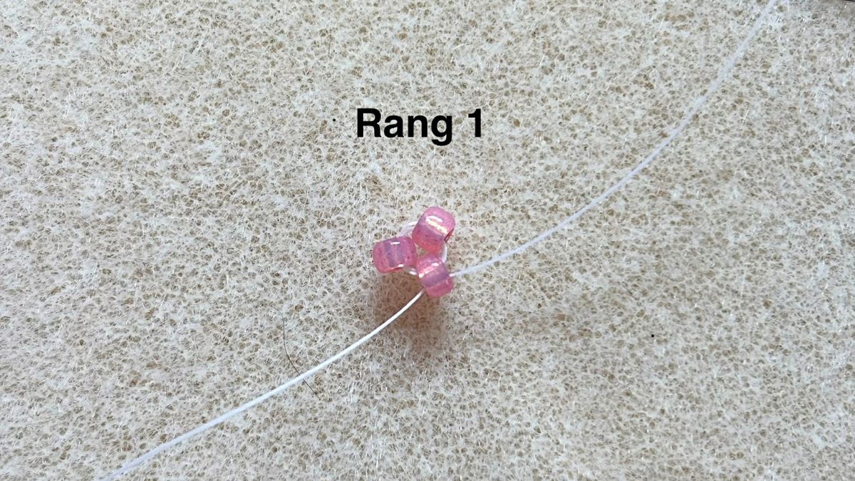 Tissage fraises 3D en peyote circulaire : Etape 1 Tissage fraises 3D en peyote circulaire : Etape 1