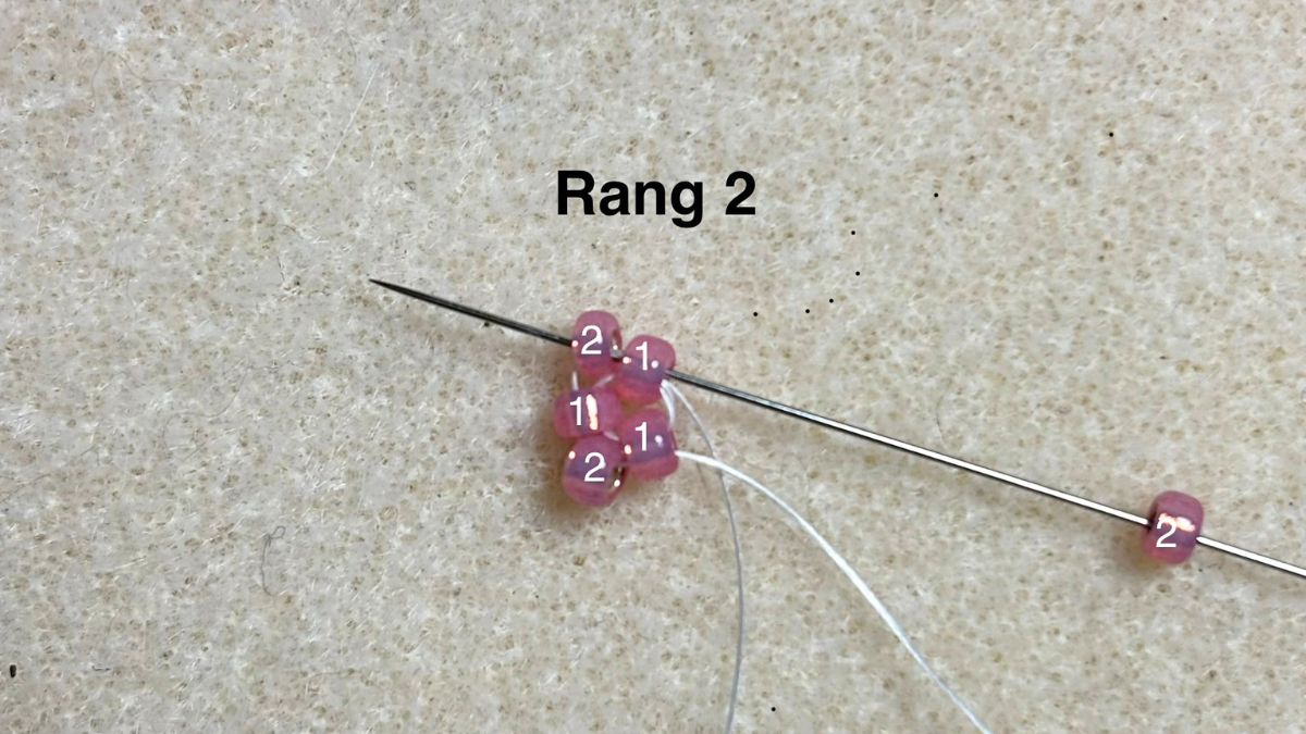 Tissage fraises 3D en peyote circulaire : Etape 2 Tissage fraises 3D en peyote circulaire : Etape 2