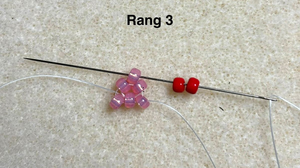 Tissage fraises 3D en peyote circulaire : Etape 3 Tissage fraises 3D en peyote circulaire : Etape 3