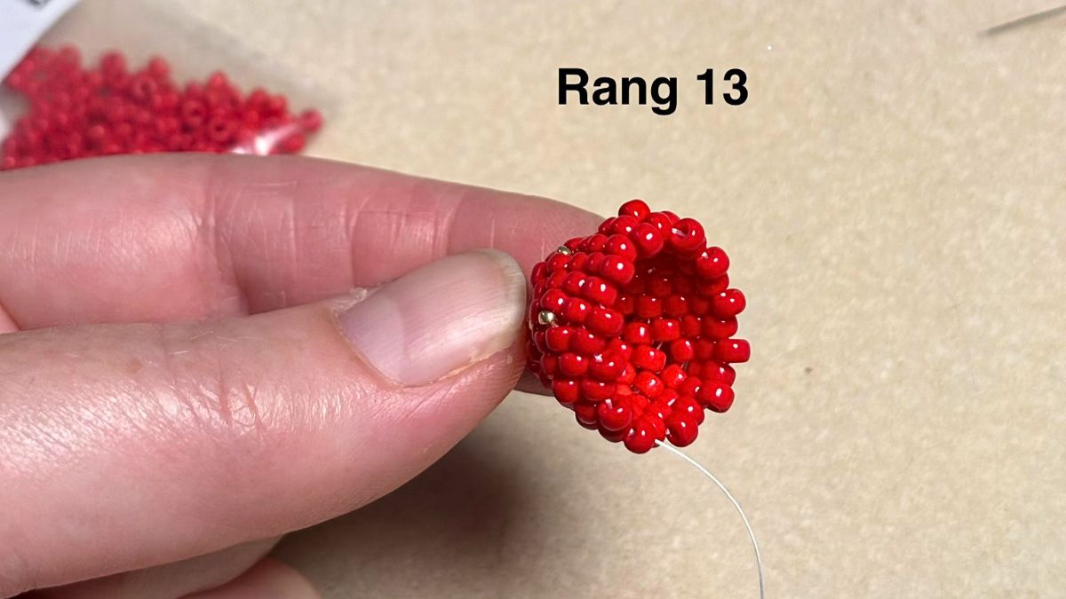 Tissage fraises 3D en peyote circulaire : Etape 8 Tissage fraises 3D en peyote circulaire : Etape 8