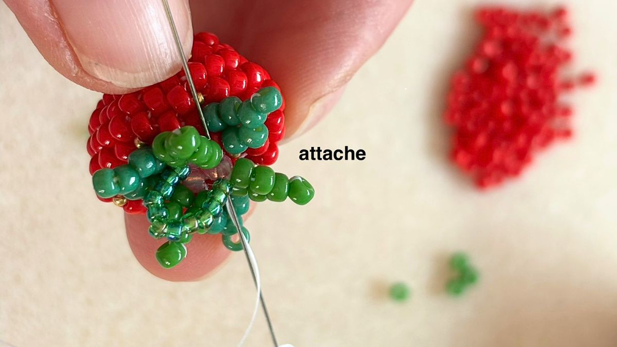 Tissage fraises 3D en peyote circulaire : Etape 13 Tissage fraises 3D en peyote circulaire : Etape 13