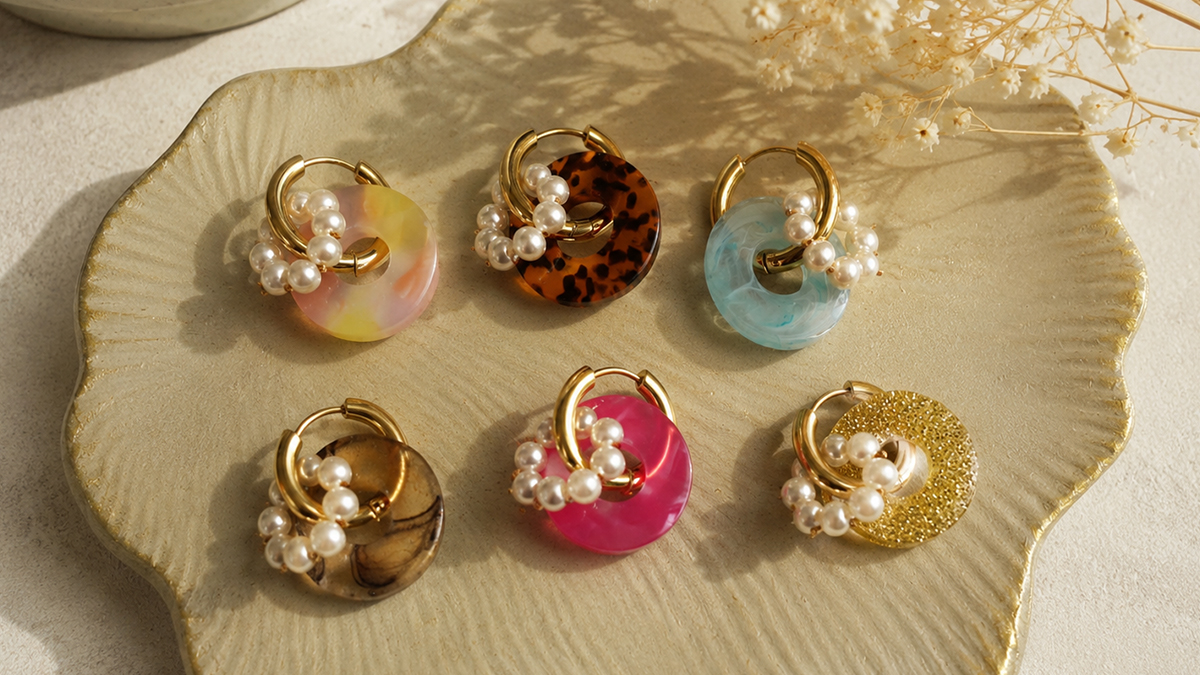 DIY Créoles donuts résine et perles nacrées DIY Créoles donuts résine et perles nacrées