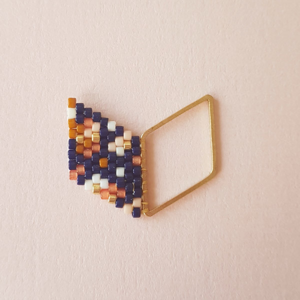 Bracelet losanges en tissage brickstitch par Lili Azalée : Etape 4 Bracelet losanges en tissage brickstitch par Lili Azalée : Etape 4