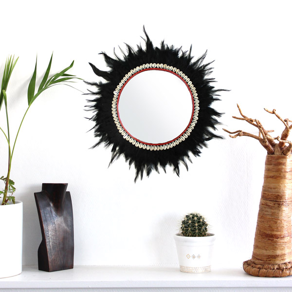 Miroir avec plumes et coquillages Miroir avec plumes et coquillages