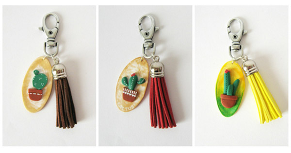Porte-clés tendance Cactus en pâte polymère et pompons Porte-clés tendance Cactus en pâte polymère et pompons