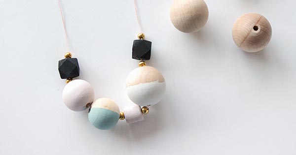 Sautoir perles en bois esprit scandinave Sautoir perles en bois esprit scandinave