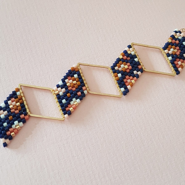 Bracelet losanges en tissage brickstitch par Lili Azalée : Etape 5 Bracelet losanges en tissage brickstitch par Lili Azalée : Etape 5