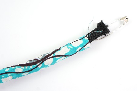 Collier en tissu wax et coquillages cauris pour l'été : Etape 2 Collier en tissu wax et coquillages cauris pour l'été : Etape 2