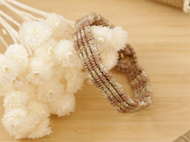 bracelet macramé fil brillant