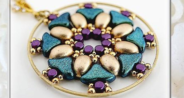 DIY Pendentif Holly avec perles en verre par Puca® DIY Pendentif Holly avec perles en verre par Puca®