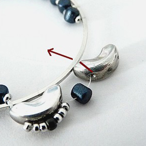 Pendentif Love-You en perles en verre par Puca : Etape 11 Pendentif Love-You en perles en verre par Puca : Etape 11