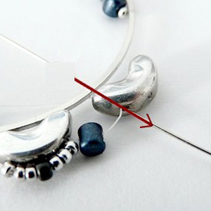 Pendentif Love-You en perles en verre par Puca : Etape 12 Pendentif Love-You en perles en verre par Puca : Etape 12