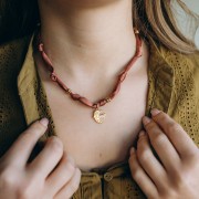 Collier tissu noué avec perles en acier inoxydable 304 Doré - Noisette x47cm