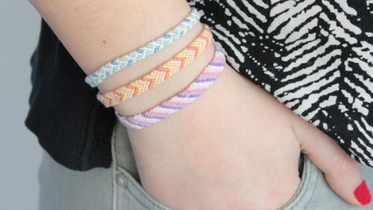 Apprendre à faire un noeud de bracelet brésilien Apprendre à faire un noeud de bracelet brésilien