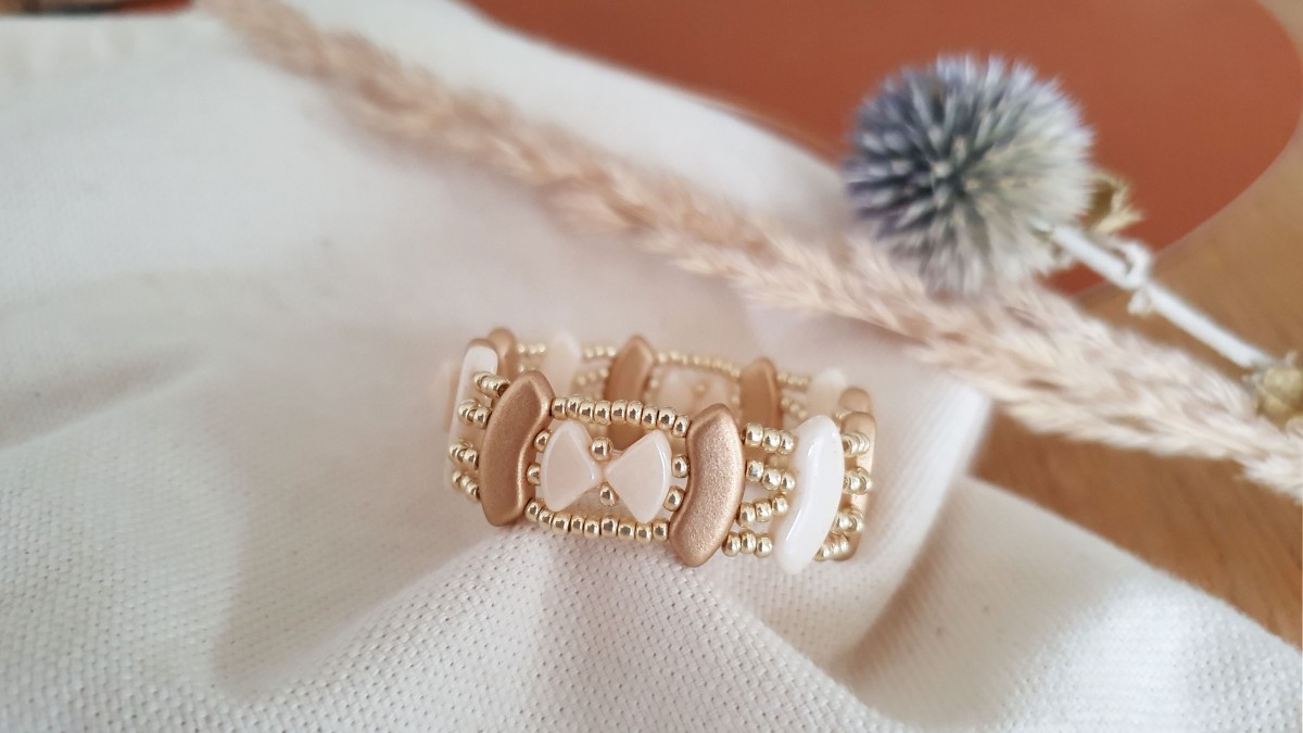 Bracelet élastique avec perles en verre PieDuo et QuadBow Bracelet élastique avec perles en verre PieDuo et QuadBow