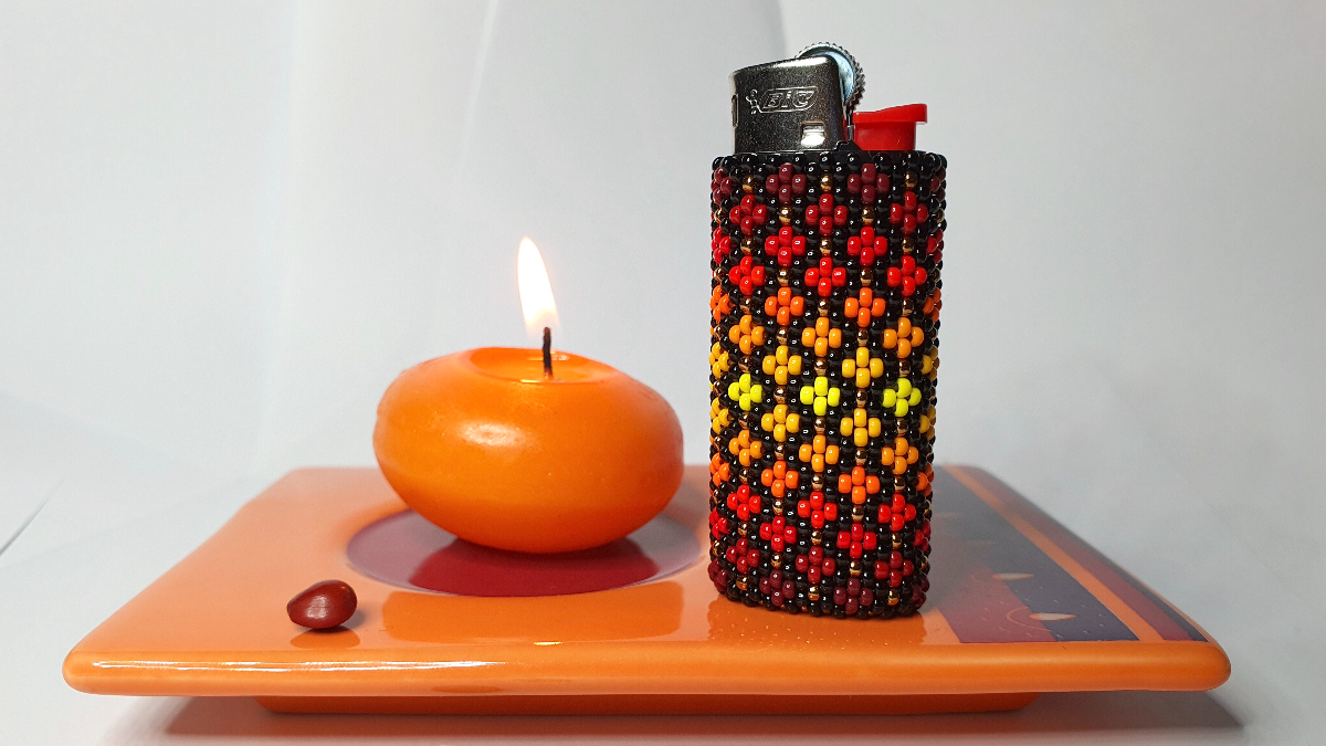DIY étui à briquet en perles Miyuki 11/0 avec technique peyote DIY étui à briquet en perles Miyuki 11/0 avec technique peyote