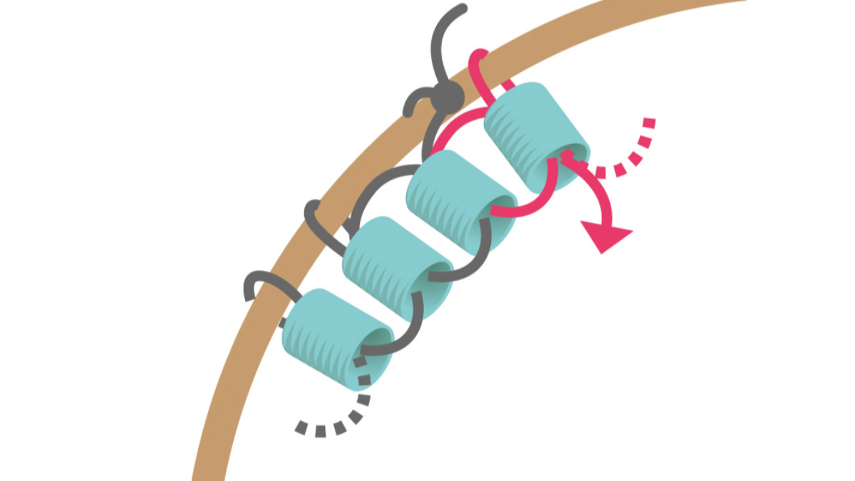 Boucles d'oreilles rondes en perles de rocailles turquoise tissage Brick Stitch : Etape 5 Boucles d'oreilles rondes en perles de rocailles turquoise tissage Brick Stitch : Etape 5