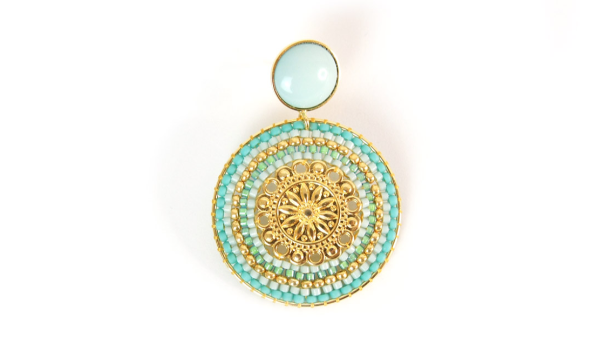 Boucles d'oreilles rondes en perles de rocailles turquoise tissage Brick Stitch : Etape 13 Boucles d'oreilles rondes en perles de rocailles turquoise tissage Brick Stitch : Etape 13