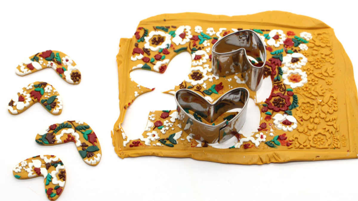 Boucles d'oreilles polymère plaque de texture fleurs : Etape 5 Boucles d'oreilles polymère plaque de texture fleurs : Etape 5