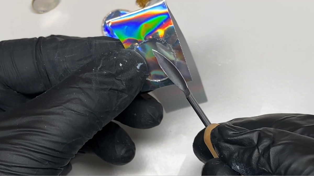 Boucles d'oreilles pendantes en polymère, encre et résine UV : Etape 6 Boucles d'oreilles pendantes en polymère, encre et résine UV : Etape 6