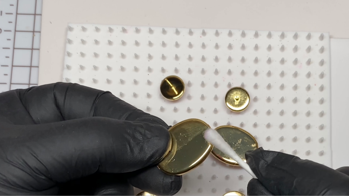 Boucles d'oreilles pendantes en polymère, encre et résine UV : Etape 11 Boucles d'oreilles pendantes en polymère, encre et résine UV : Etape 11