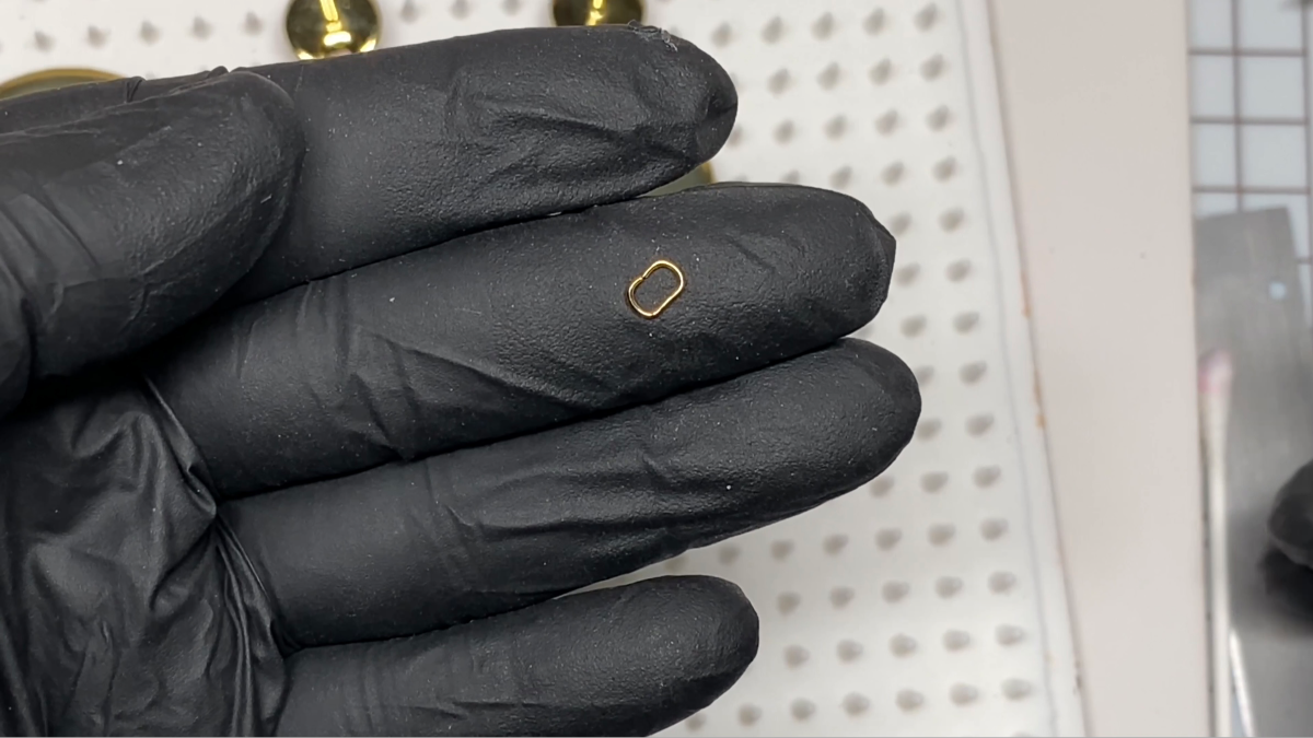 Boucles d'oreilles pendantes en polymère, encre et résine UV : Etape 13 Boucles d'oreilles pendantes en polymère, encre et résine UV : Etape 13