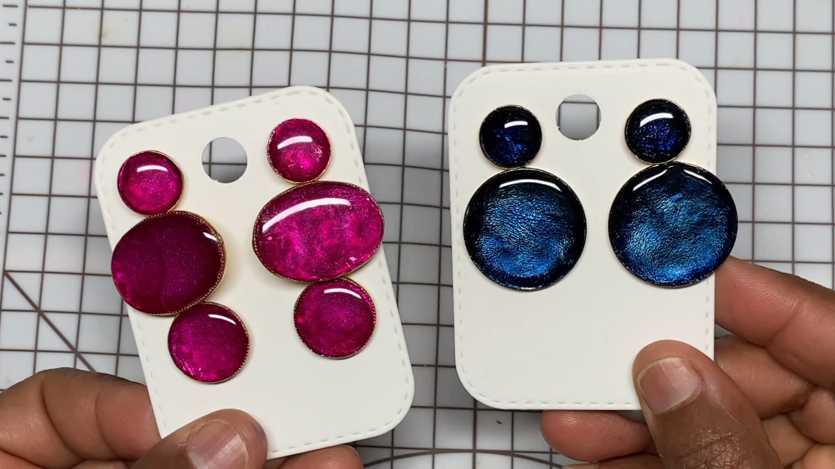 Boucles d'oreilles pendantes en polymère, encre et résine UV : Etape 23 Boucles d'oreilles pendantes en polymère, encre et résine UV : Etape 23