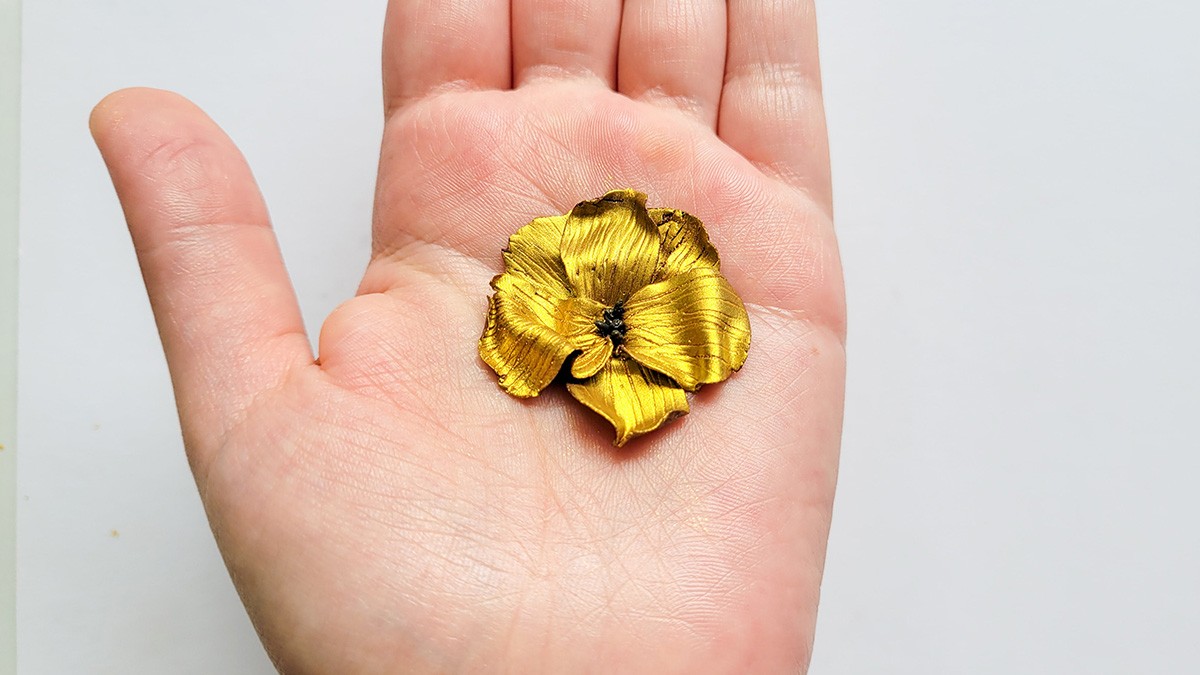 Boucles d’oreilles fleurs dorées en pâte polymère : Etape 13 Boucles d’oreilles fleurs dorées en pâte polymère : Etape 13