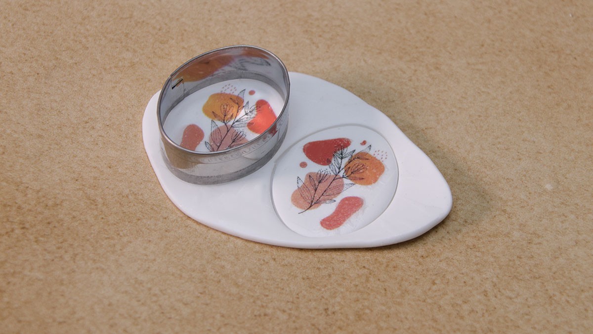 Boucles d'oreilles en pâte polymère avec feuille de transfert : Etape 5 Boucles d'oreilles en pâte polymère avec feuille de transfert : Etape 5