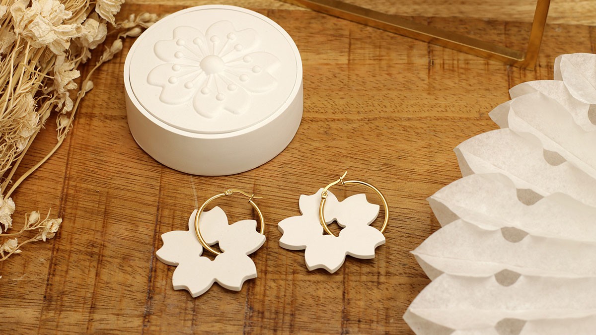 Créoles fleurs en poudre Raysin et leur boîte Créoles fleurs en poudre Raysin et leur boîte