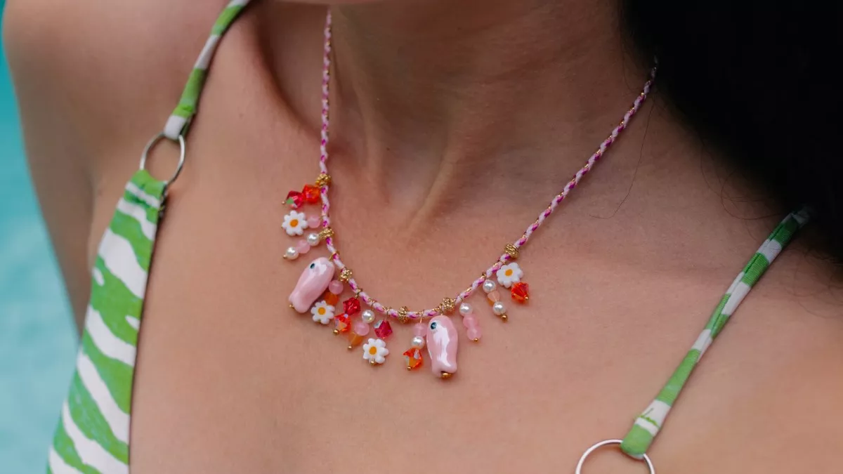 Collier d'été en cordon avec breloques Collier d'été en cordon avec breloques