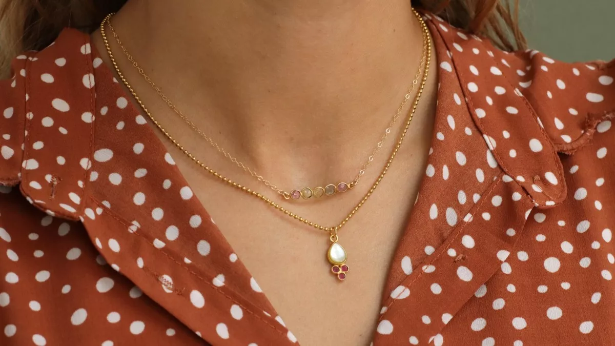 Colliers en pierres naturelles et nacre Colliers en pierres naturelles et nacre